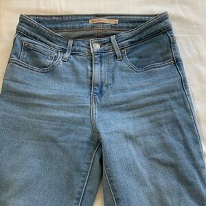 Levi 721 high rise skinny, lighter wash, size 25